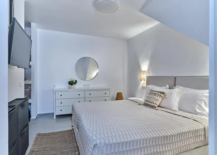 Paros Iconic * Naousa